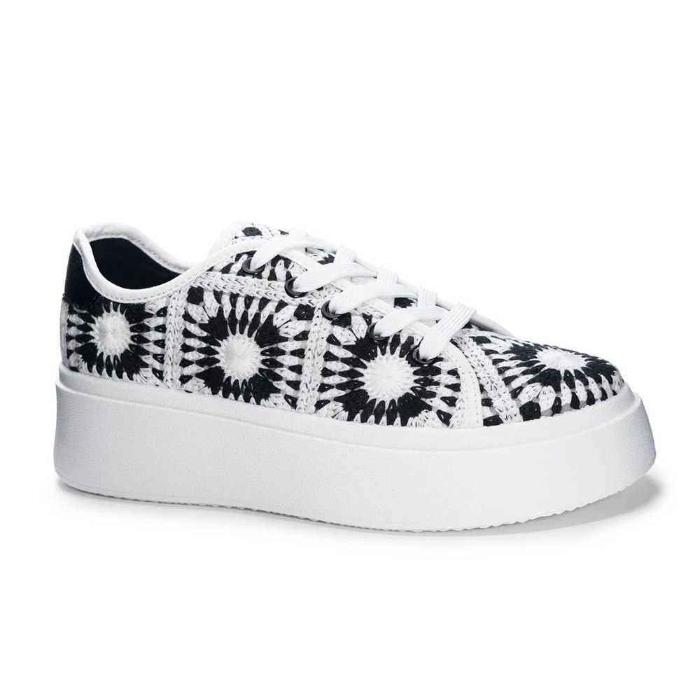 NIB Dirty Laundry Recreation Crochet Sneaker in Black & White - Women's Size 7.5 - Picture 3 of 7